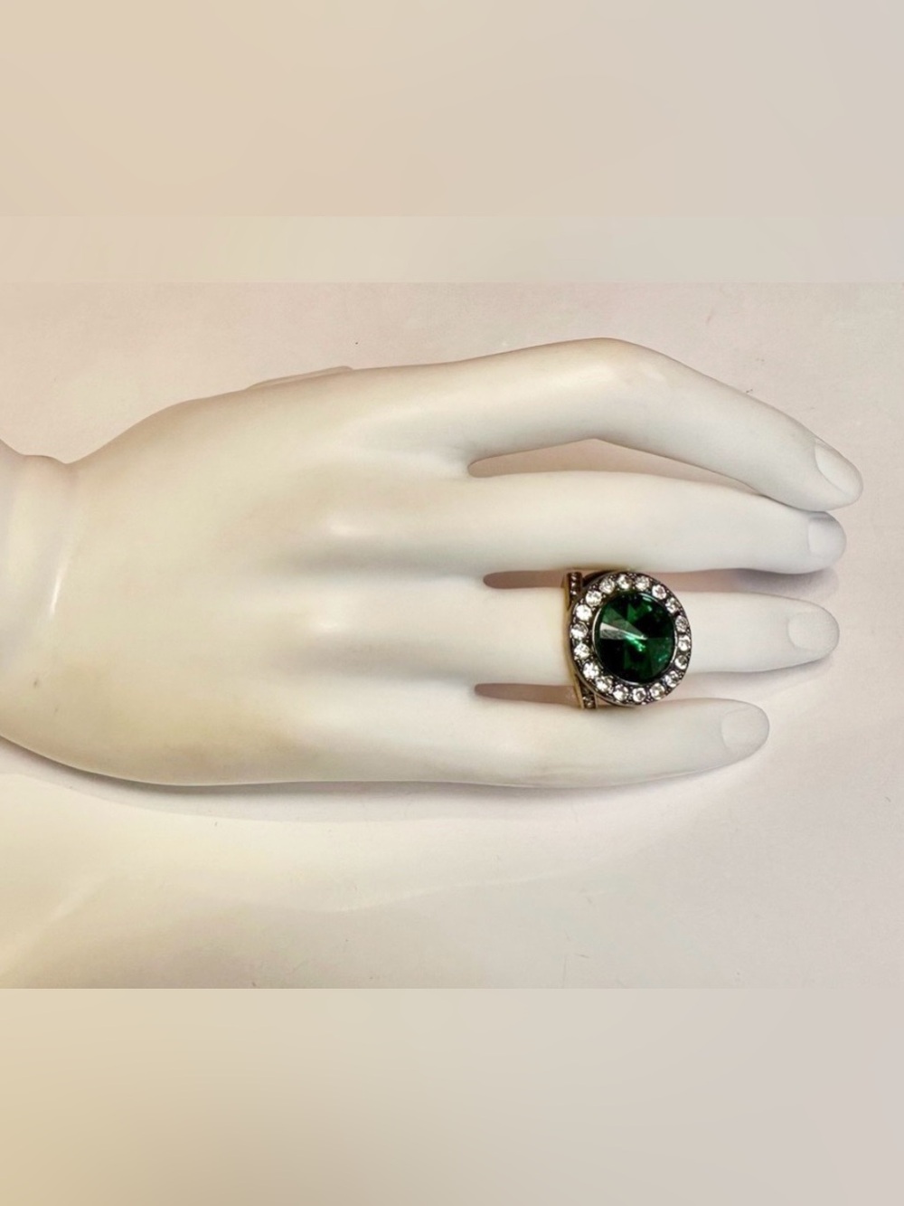 Kurt Geiger Octavia Emerald Green Center Crystal Halo Ring NWT - Picture 7 of 10